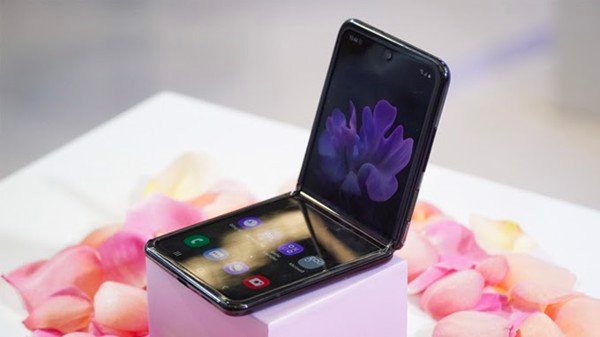 galaxy-z-flip-moi-100-fullbox-3.jpg galaxy-z-flip-moi-100-fullbox-3.jpg