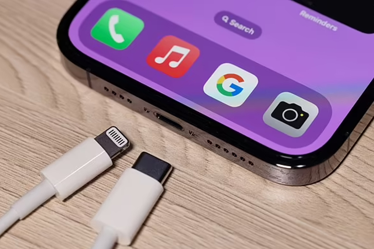 iPhone 15 sử dụng cổng kết nối USB Type-C iPhone 15 sử dụng cổng kết nối USB Type-C
