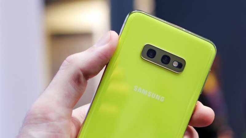 samsung-galaxy-s10e2.jpg samsung-galaxy-s10e2.jpg